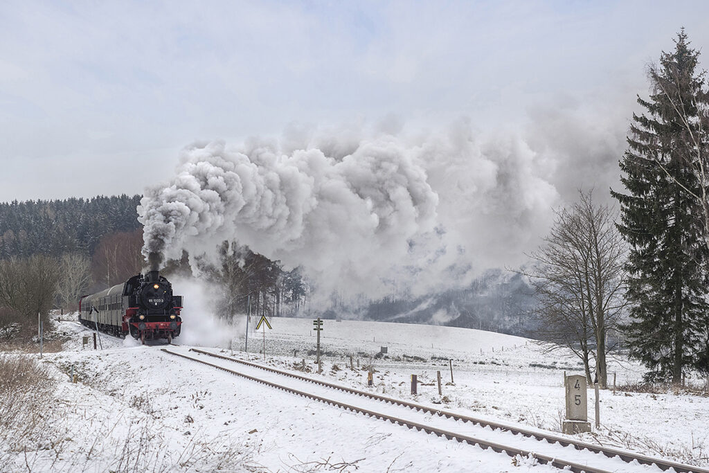 Dampflok im Sturm